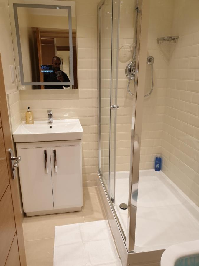 London Luxury Apartments 5 Min Walk From Ilford Station, With Free Parking Free Wifi المظهر الخارجي الصورة
