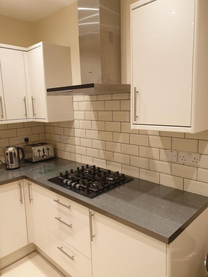 London Luxury Apartments 5 Min Walk From Ilford Station, With Free Parking Free Wifi المظهر الخارجي الصورة
