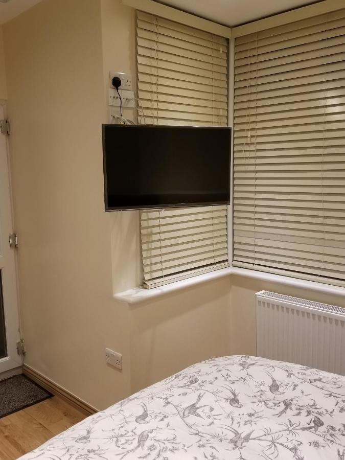 London Luxury Apartments 5 Min Walk From Ilford Station, With Free Parking Free Wifi المظهر الخارجي الصورة