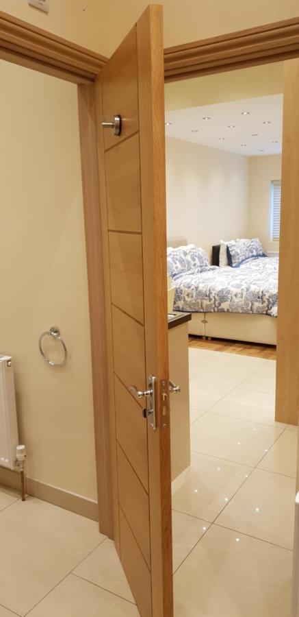 London Luxury Apartments 5 Min Walk From Ilford Station, With Free Parking Free Wifi المظهر الخارجي الصورة