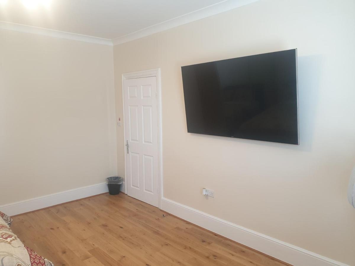 London Luxury Apartments 5 Min Walk From Ilford Station, With Free Parking Free Wifi المظهر الخارجي الصورة
