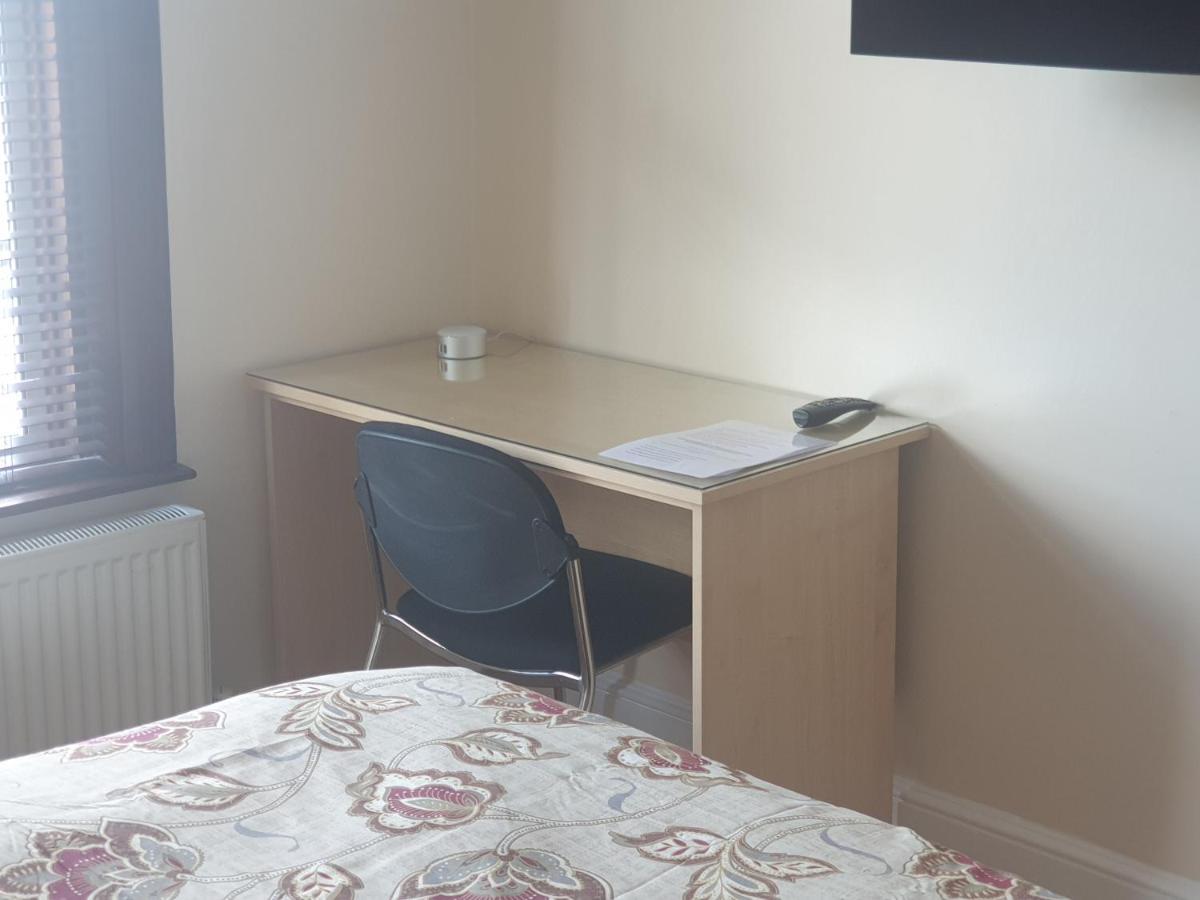 London Luxury Apartments 5 Min Walk From Ilford Station, With Free Parking Free Wifi المظهر الخارجي الصورة