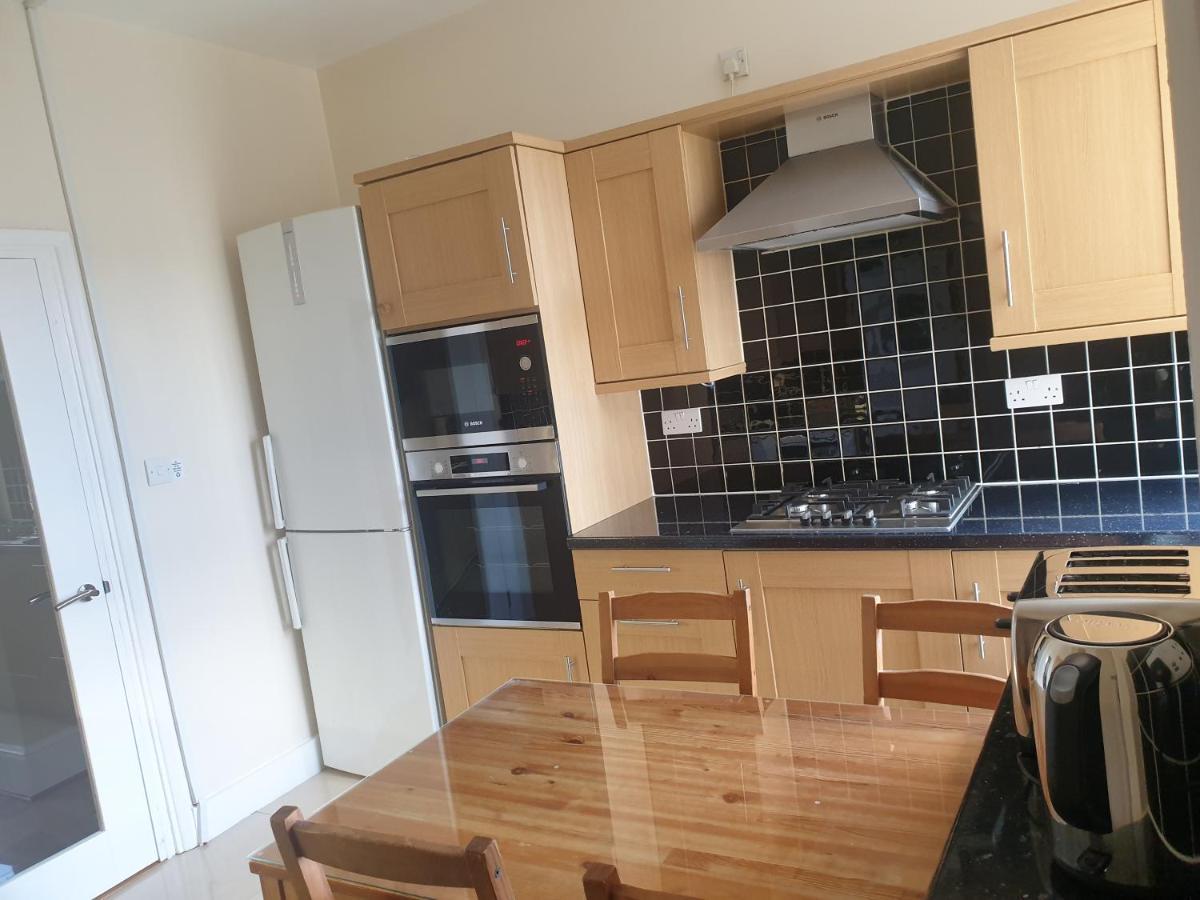 London Luxury Apartments 5 Min Walk From Ilford Station, With Free Parking Free Wifi المظهر الخارجي الصورة