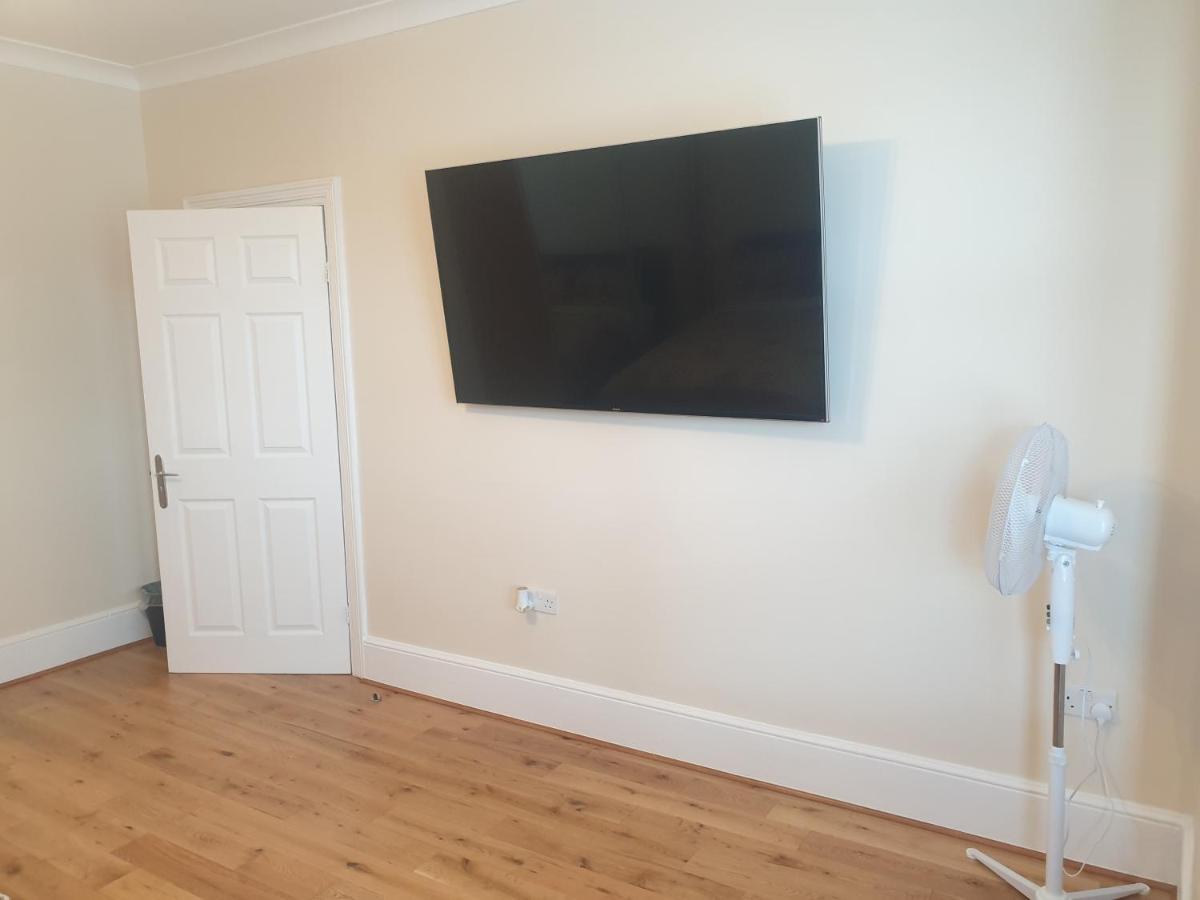 London Luxury Apartments 5 Min Walk From Ilford Station, With Free Parking Free Wifi المظهر الخارجي الصورة