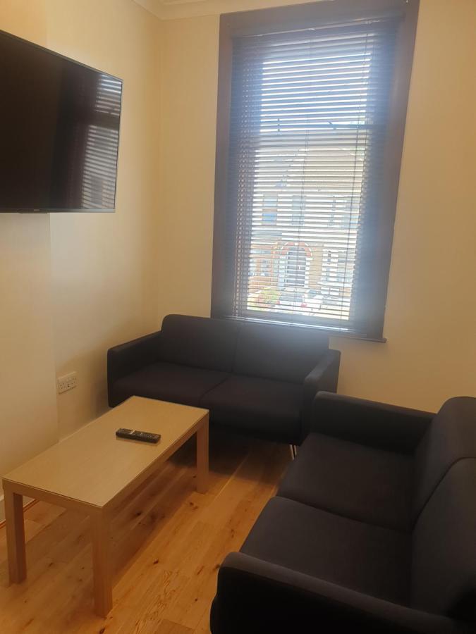 London Luxury Apartments 5 Min Walk From Ilford Station, With Free Parking Free Wifi المظهر الخارجي الصورة