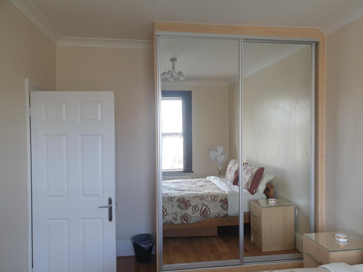 London Luxury Apartments 5 Min Walk From Ilford Station, With Free Parking Free Wifi المظهر الخارجي الصورة