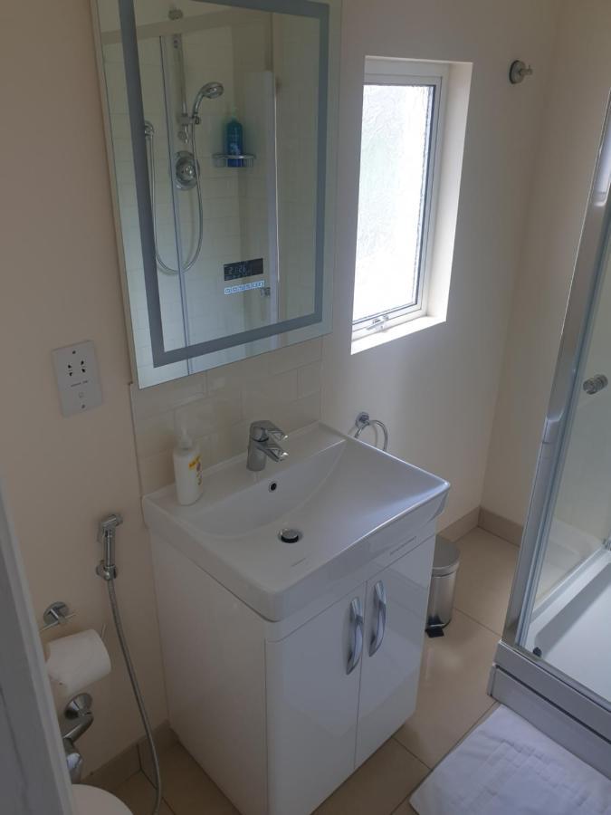 London Luxury Apartments 5 Min Walk From Ilford Station, With Free Parking Free Wifi المظهر الخارجي الصورة